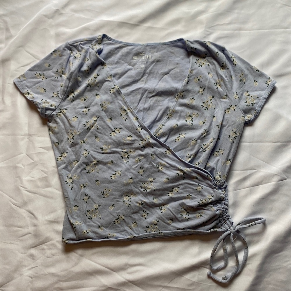 Hollister flower wrap top side cinch size medium